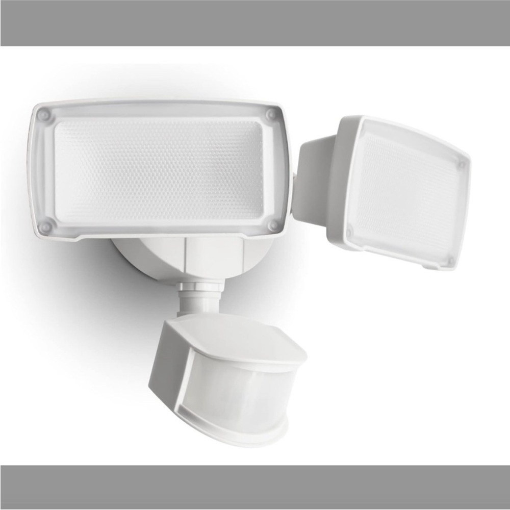 Floodlight Super Bright 5000 Lumen LED Motion Activated light  Dusk to Dawn New